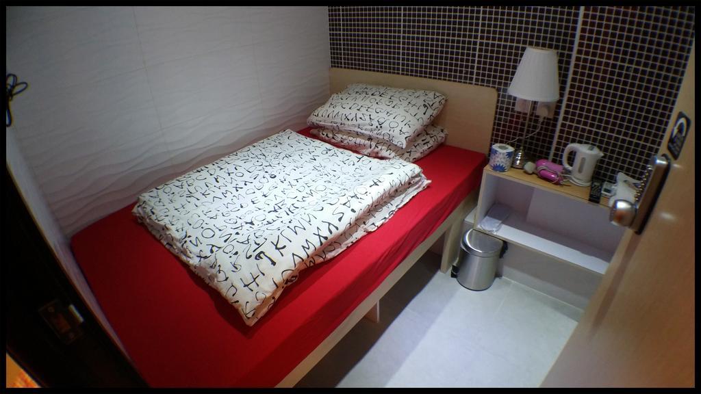 Micro Hotel Hong Kong Bagian luar foto